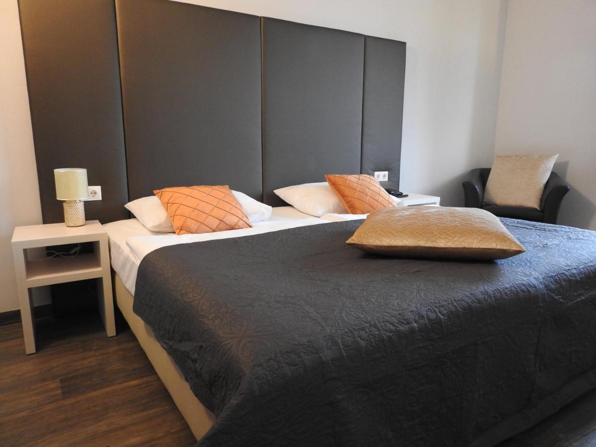 Hotel Marc Aurel Petronell Buitenkant foto