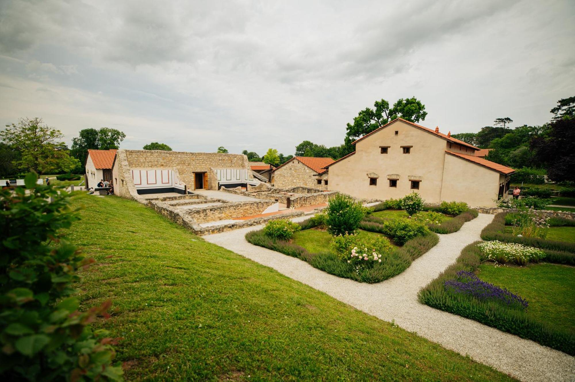 Hotel Marc Aurel Petronell Buitenkant foto
