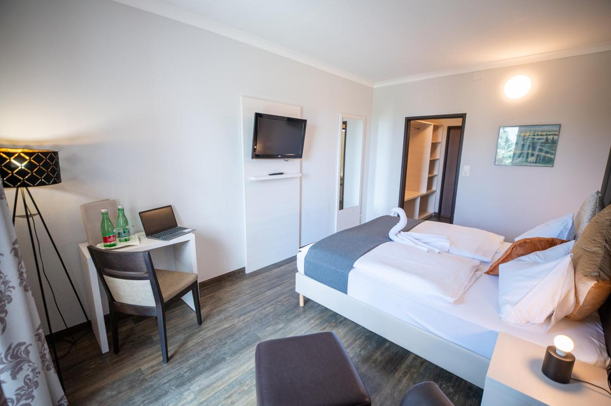 Hotel Marc Aurel Petronell Buitenkant foto