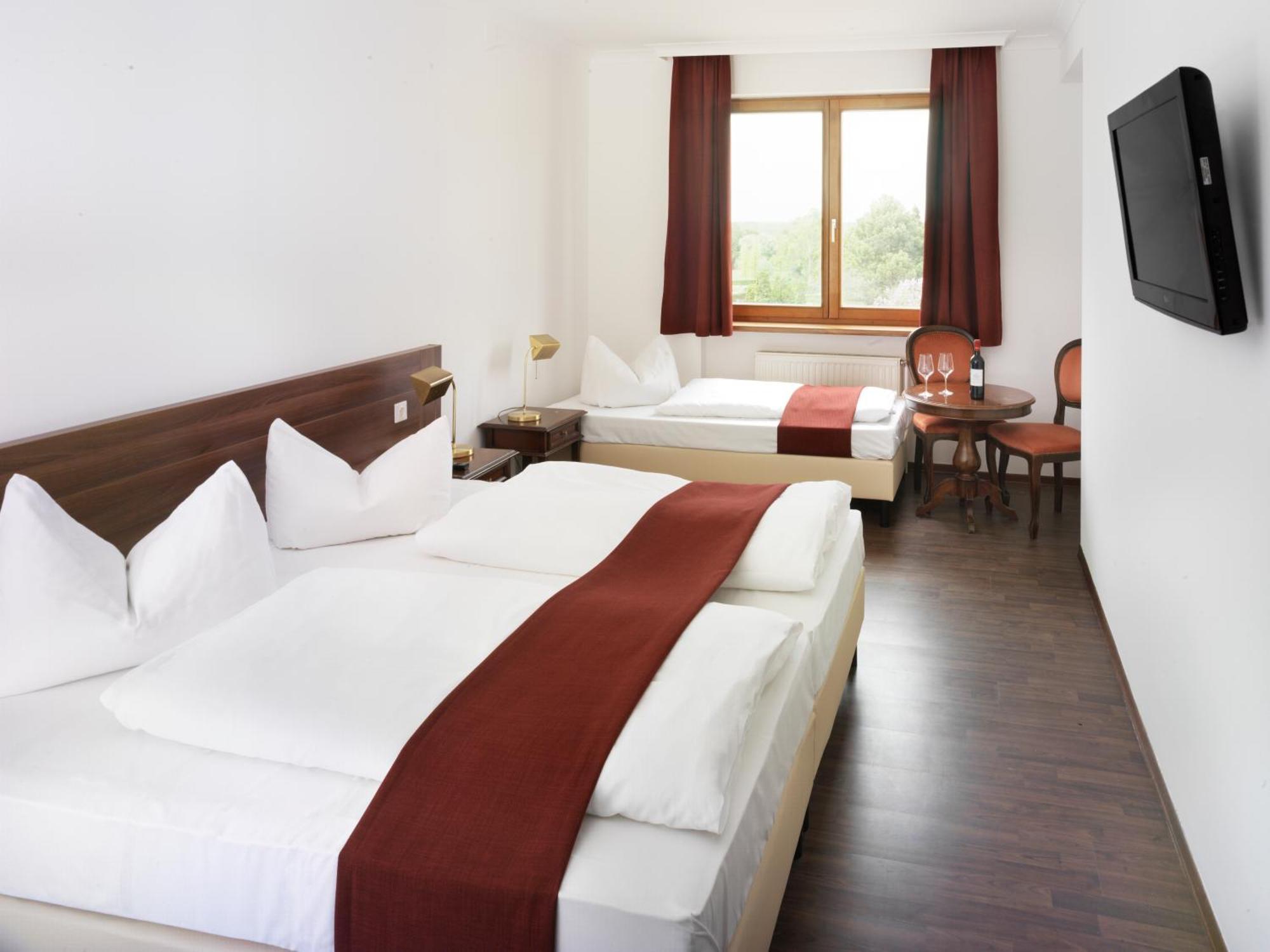 Hotel Marc Aurel Petronell Buitenkant foto
